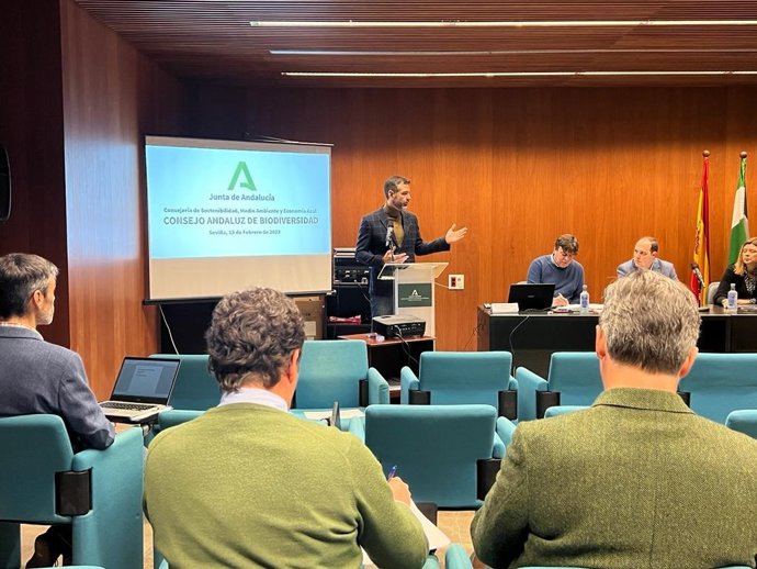 Fernández-Pacheco subraya el compromiso de la Junta con políticas en defensa de la biodiversidad.