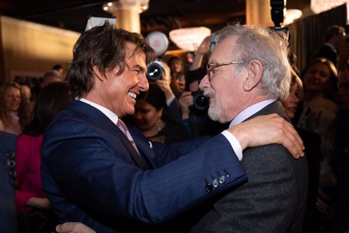 Tom Cruise y Steven Spielberg en el encuentro de nominados a los Oscar de la Academia de Hollywood