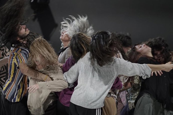 'Muchos Caballos Galopando Juntos Pueden Hacer Temblar La Tierra'