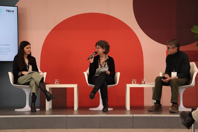 La teniente de alcalde, Ana Oregi, ha participado en la conferencia inaugural