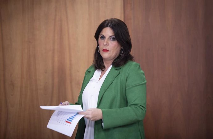 La portavoz del grupo parlamentario PSOE-A, Ángeles Férriz, durante su comparecencia en rueda de prensa en el Parlamento de Andalucía. A 15 de febrero de 2023, en Sevilla (Andalucía, España). Los portavoces de los grupos parlamentarios, se dan cita en l