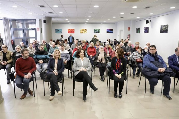 La presidenta del Gobierno de La Rioja, Concha Andreu, y la consejera de Salud, María Somalo, han asistido en Villamediana de Iregua a la presentación de este proyecto del Aula del Medicamento