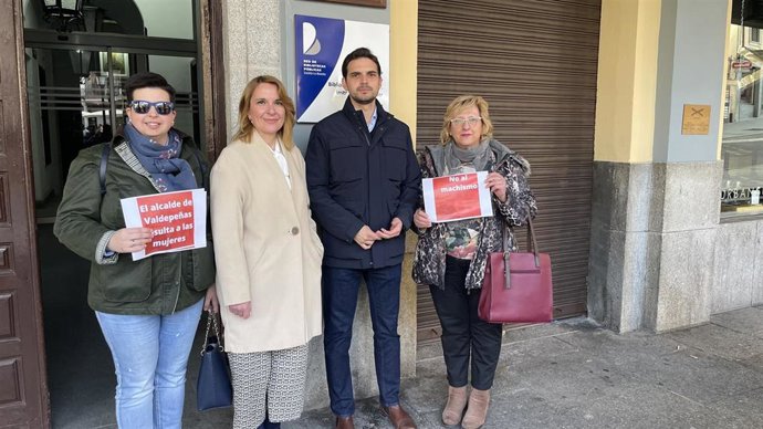 La portavoz y candidata del PP a la Alcaldía de Valdepeñas (Ciudad Real), Cándida Tercero, ha solicitado amparo a la consejera de Igualdad de Castilla-La Mancha, Blanca Fernández,