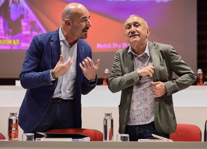 Archivo - El secretario confederal de UGT, Fernando Luján (i) y el secretario general de UGT, Pepe Álvarez (d), en una imagen de archivo.