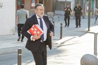 Comunidad defiende que busca "limpieza" en centros de salud prohibiendo pancartas y firmas y no coartar libertad