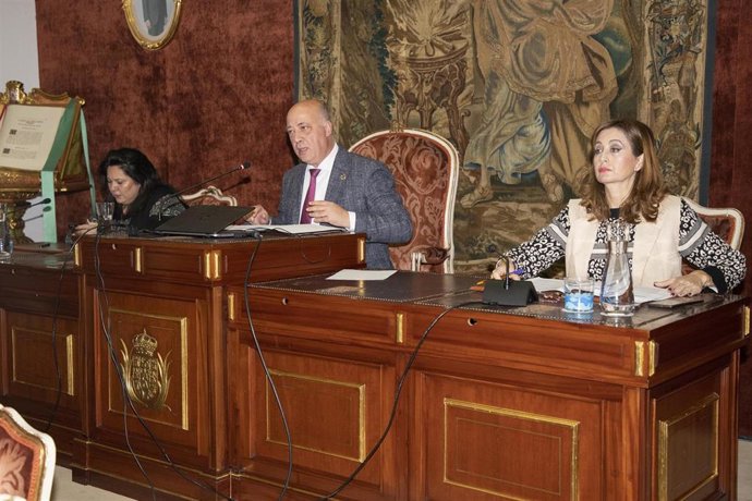El presidente de la Diputación de Córdoba, Antonio Ruiz, preside el Pleno de la institución provincial.