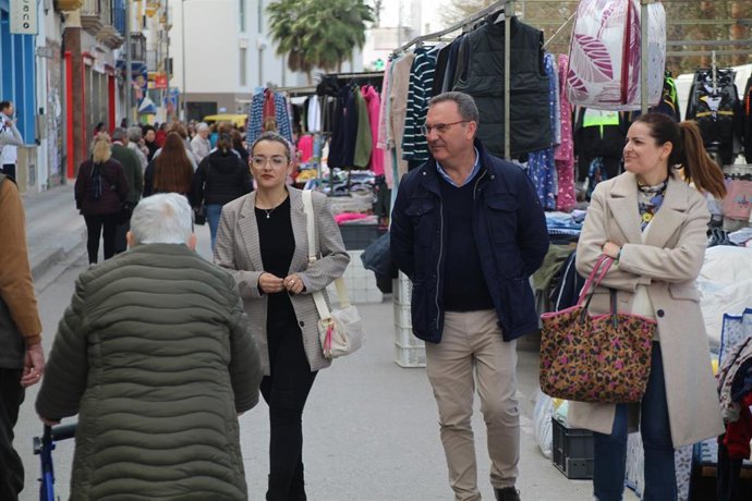 El Pp De El Cuervo Pide Al Alcalde Que Ponga En Uso Los Elementos De Mejora Del Mercadillo Instalados Hace Dos Años Gracias A La Junta De Andalucía