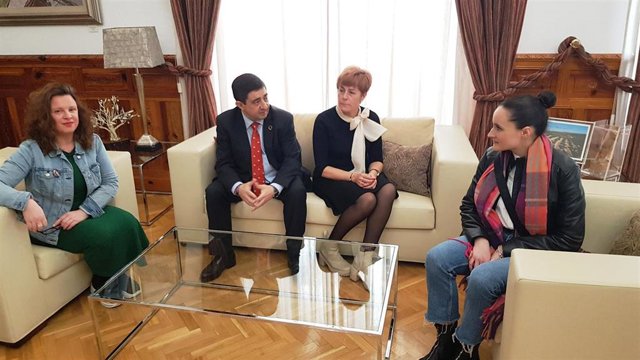 Reunión con responsables de la asociación Lola Torres.