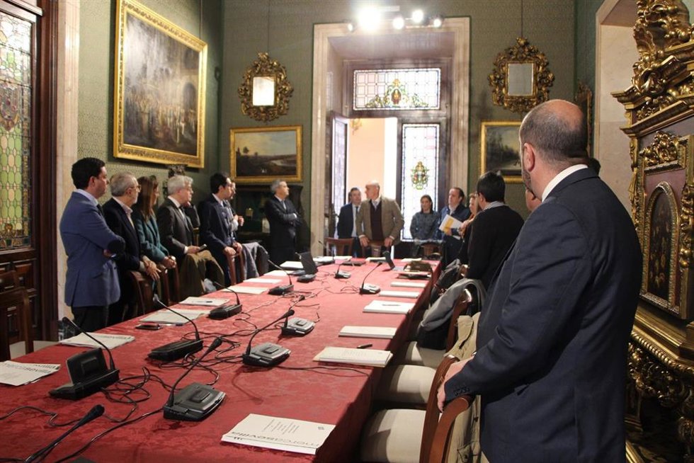 El alcalde de Sevilla, Antonio Muñoz, en el consejo de administración de Mercasevilla, celebrado en el Ayuntamiento hispalense.