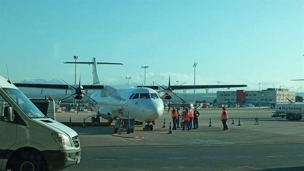 Archivo - Avión de la compañía Uep!Fly en el aeropuerto de Palma.