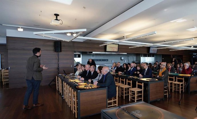 Roger Torrent en la presentación de los 35 millones de euros de inversión turística en las comarcas de Girona