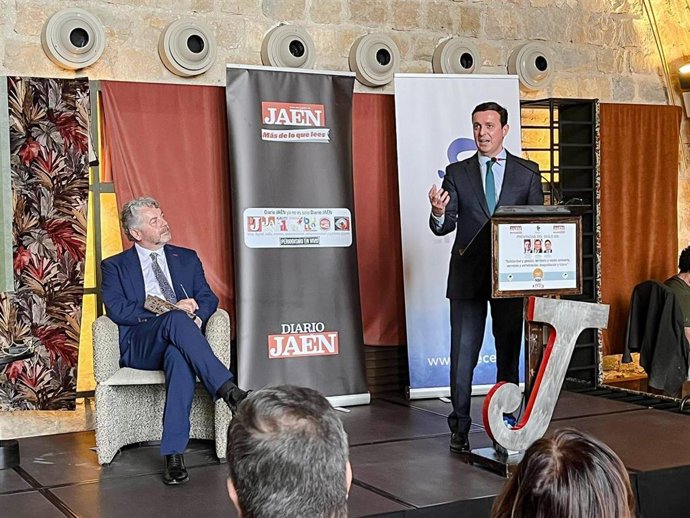 Javier Aureliano García ensalza en un encuentro con presidentes en Jaén el papel de las diputaciones