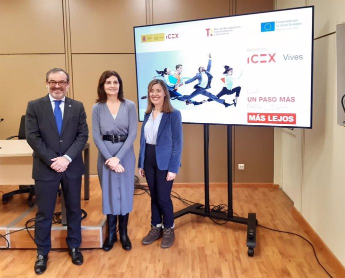 La directora ejecutiva de Formación de ICEX España, María Simó, presenta en Feria Zaragoza el proyecto ICEX 'Vives', que facilitará talento joven a empresas españolas internacionalizadas.