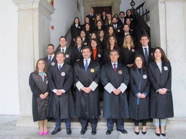 El presidente del TSJA, Lorenzo del Río, junto a los nuevos jueces destinados en Andalucía.