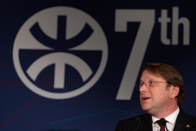 Archivo - El Comisario de Vecindad y Ampliación de la UE, Olivér Várhelyi, interviene durante el VII Foro regional de la Unión por el Mediterráneo