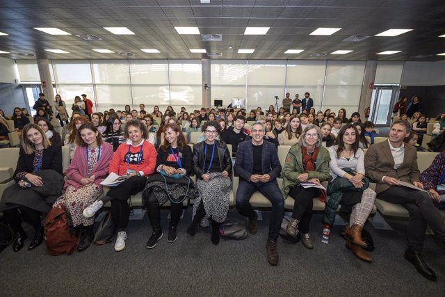 'Encuentro Con Científicas' Entre Escolares Y La Comunidad Científica Celebrado En El Instituto De Hidráulica Ambiental De Cantabria (IH) Dentro De Los Actos Del Día Internacional De La Mujer Y La Niña En La Ciencia.