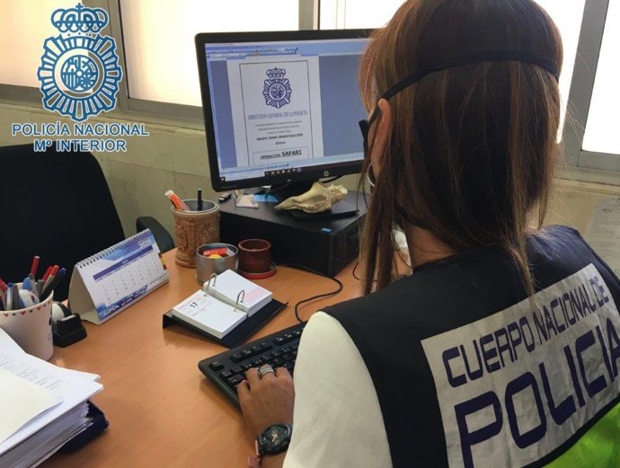 Archivo - Agente de la UFAM de la Policía Nacional