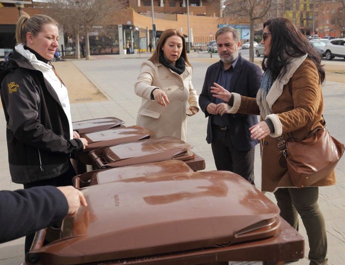 Granada implanta un servicio piloto de recogida de basura orgánica puerta a puerta en bares y restaurantes.