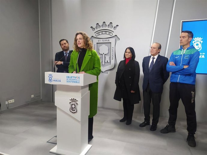 Presentación del variado paquete de acciones para fomentar el bienestar entre los mayores del Ayuntamiento de Huelva.