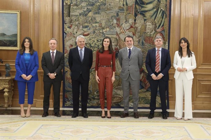 La Reina Letizia recibe en audiencia a una representación de Atresmedia y de Fundación Mutua Madrileña