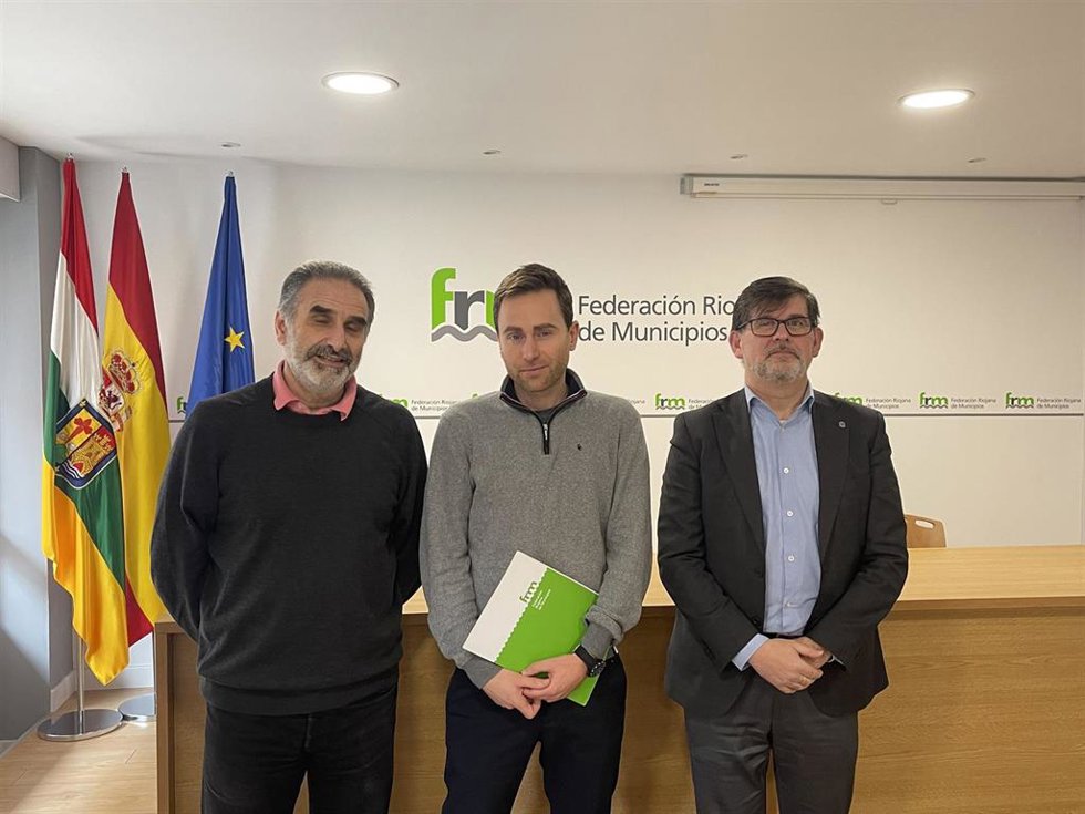 La FRM se reúne con Cruz Roja y UNICEF para coordinar la ayuda de los municipios a Turquía y Siria