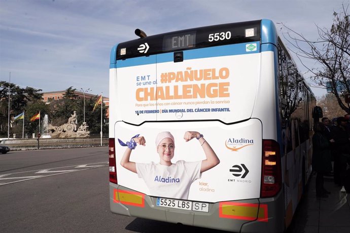 Campaña para concienciar sobre el cáncer infantil en autobuses de la EMT.