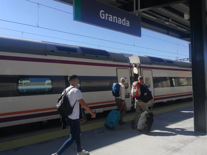 Archivo - Estación de tren de Granada, en imagen de archivo