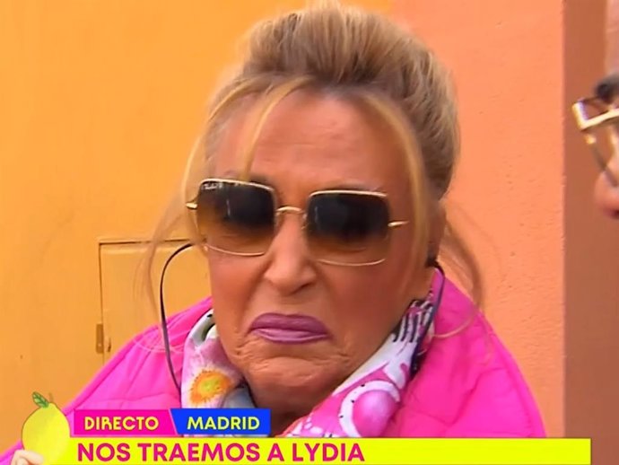 LYDIA LOZANO SALE DE SU CASA Y RECIBE A JORGE JAVIER VÁZQUEZ TRAS SU ATAQUE DE ANSIEDAD