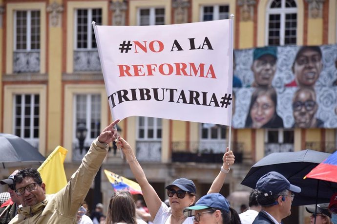 Archivo - Manifestantes contra las reformas del Gobierno de Gustavo Petro, Colombia