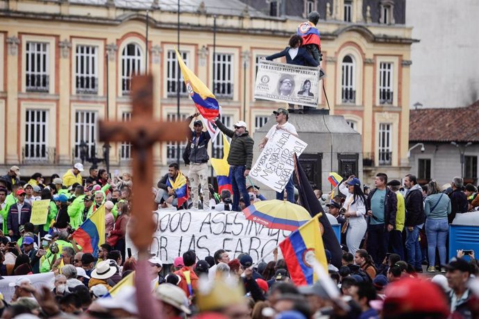 Manifestación contra las reformas propuestas por el presidente de Colombia, Gustavo Petro, en Bogotá