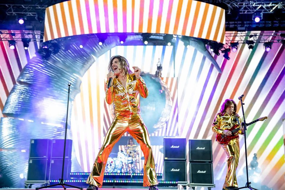 El grupo musical Salvapantallas actúa durante el pregón inaugural del Carnaval de Las Palmas de Gran Canaria, en el parque Santa Catalina, a 10 de febrero de 2023, en Las Palmas de Gran Canaria, Gran Canaria, Canaria (España). El Carnaval de Las Palmas