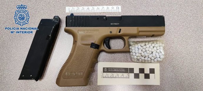 Arma de fuego simulada incautada por Policía Nacional