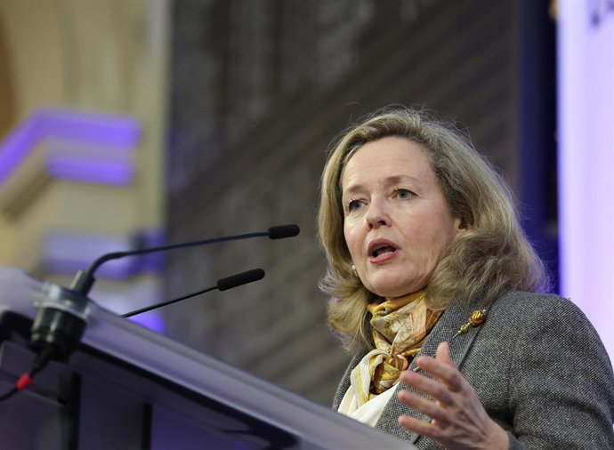 La vicepresidenta primera y ministra de Asuntos Económicos y Transformación Digital, Nadia Calviño, interviene en el foro de la Comisión Nacional del Mercado de Valores, en la Bolsa de Madrid, a 9 de febrero de 2023, en Madrid (España). El foro ha sido 