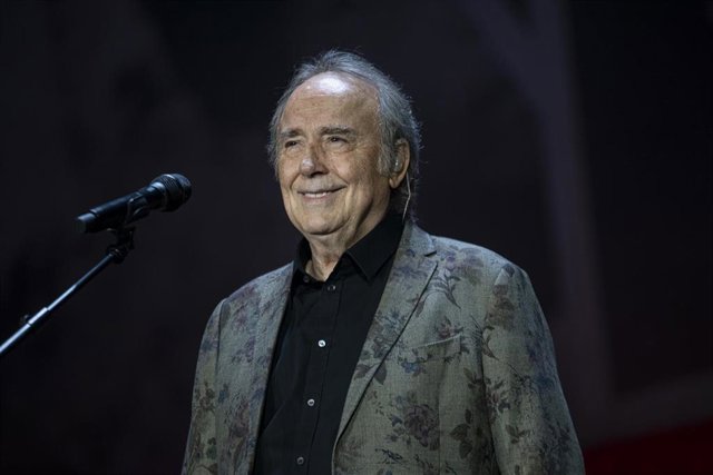Archivo - El cantautor Joan Manuel Serrat eb ek último concierto de su gira mundial de despedida "El vicio de cantar 1965-2022".