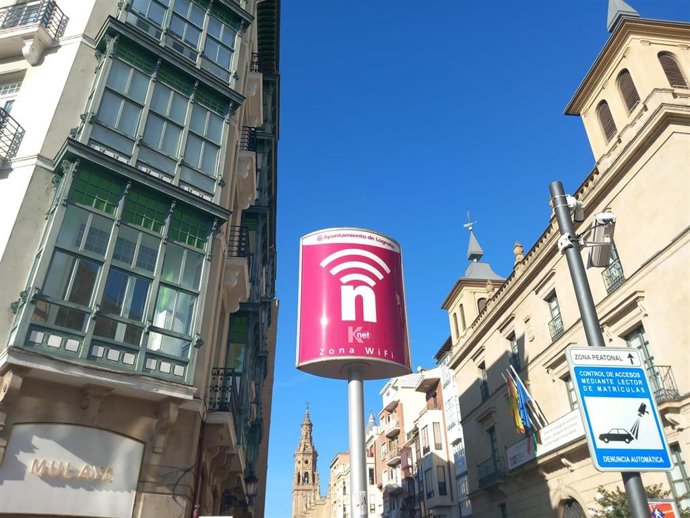 El Ayuntamiento suma 14 nuevos puntos 'wifi' y mejora los 100 existentes para ampliar la velocidad y potenciar su uso