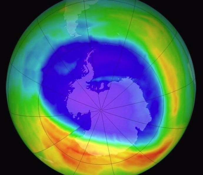 Agujero en la capa de ozono sobre la Antártida en el invierno austral de 2014