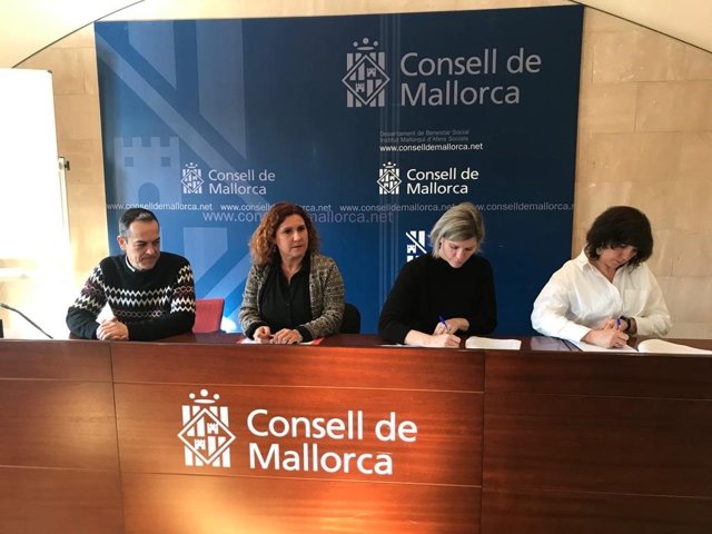 Archivo - (De Izquierda A Derecha) El Director De Programas De Grec, Sebastià Gibert; La Directora Insular De Infancia Y Familia Del IMAS, Maria Ángeles Fernández; La Presidenta Del IMAS, Sofia Alonso, Y La Directora Terriotirial De Intress, Trinidad Sánc