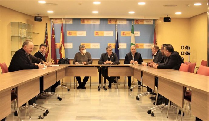 El presidente de la CHS se reúne con representantes de la Comunidad General de Regantes de la IDAM de Águilas/Guadalentín