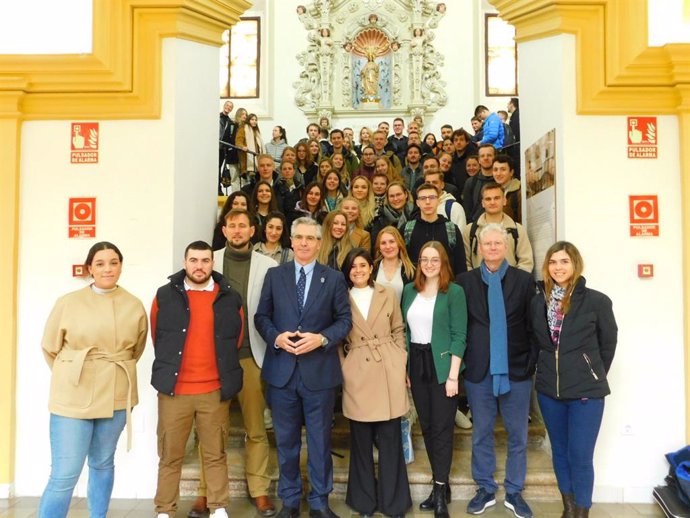 Fotografía Sobre El Programa En Habilidades Directivas Y De Gestión Que Imparte La UCAM A Profesionales Alemanes.