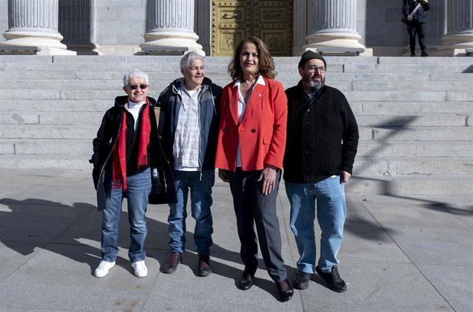 Directora general de Diversidad Sexual y Derechos LGTBI del Ministerio de Igualdad, Boti García, la presidenta de FELGTBI+, Uge Sangil, la exdiputada de la Asamblea de Madrid Carla Antonelli, y el presidente deFundación Triángulo, José María Núñez,