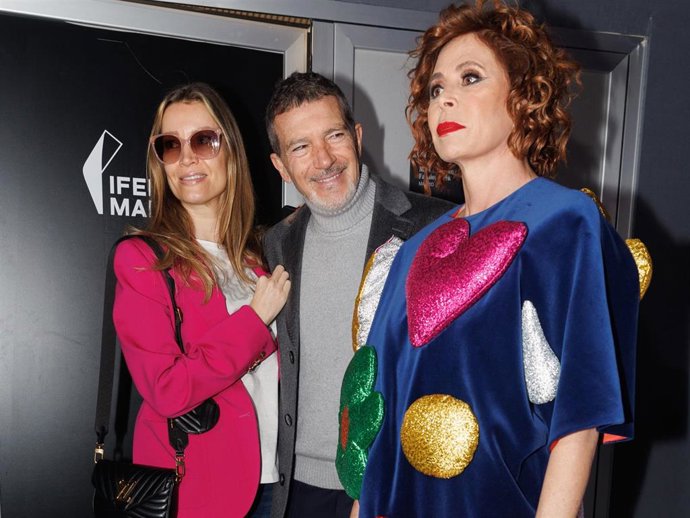 Antonio Banderas y Nicole Kimpel han apoyado a Ágatha Ruiz de la Prada en su desfile en la MBFW Madrid