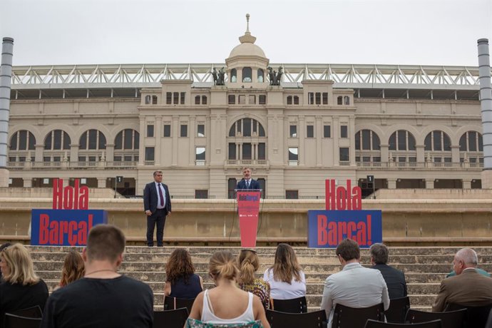 Archivo - El president del FCB, Joan Laporta, i el primer tinent d'alcalde de l'Ajuntament de Barcelona, Jaume Collboni