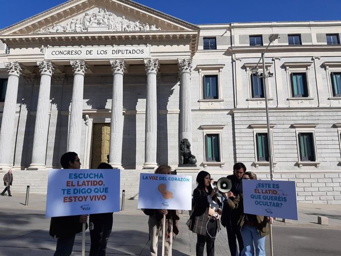 Fundación +Vida a las puertas del Congreso.