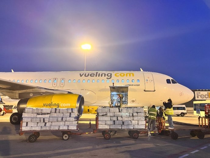 El avión de Vueling que ha salido este jueves a las 8.00 horas del Aeropuerto de Barcelona-El Prat para llevar más de 8.000 kilos de material humanitario a Turquía y Siria tras los terremotos