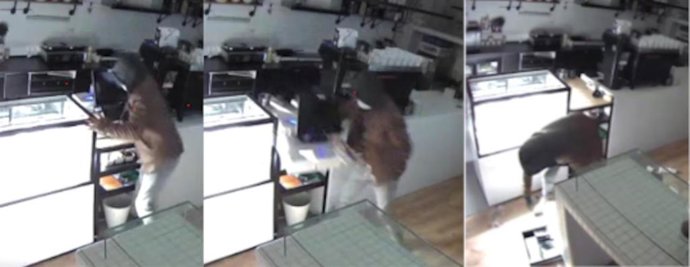 Imágenes de uno de los robos, captadas por una cámara de seguridad.