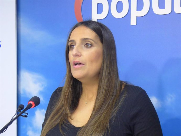 La parlamentaria del PP-A, Beatriz Jurado, este jueves en rueda de prensa.