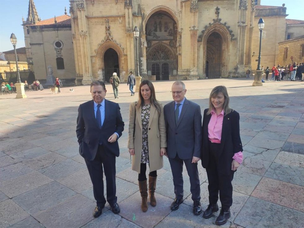 Diego Canga con los candidatos del PP a Oviedo, Gijón y Avilés
