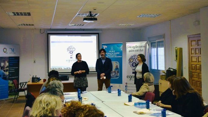 La Noria de la Diputación de Málaga difunde entre las asociaciones y entidades malagueñas un proyecto europeo para fomentar el envejecimiento activo