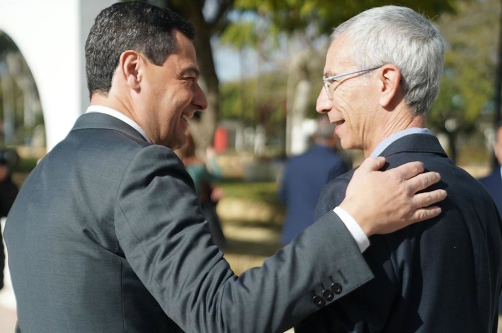Juanma Moreno (i.) y Curro Jiménez (d.)