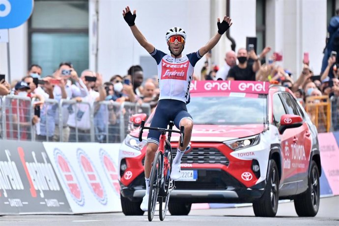 Archivo - El italiano Vicenzo Nibali celebra una victoria 